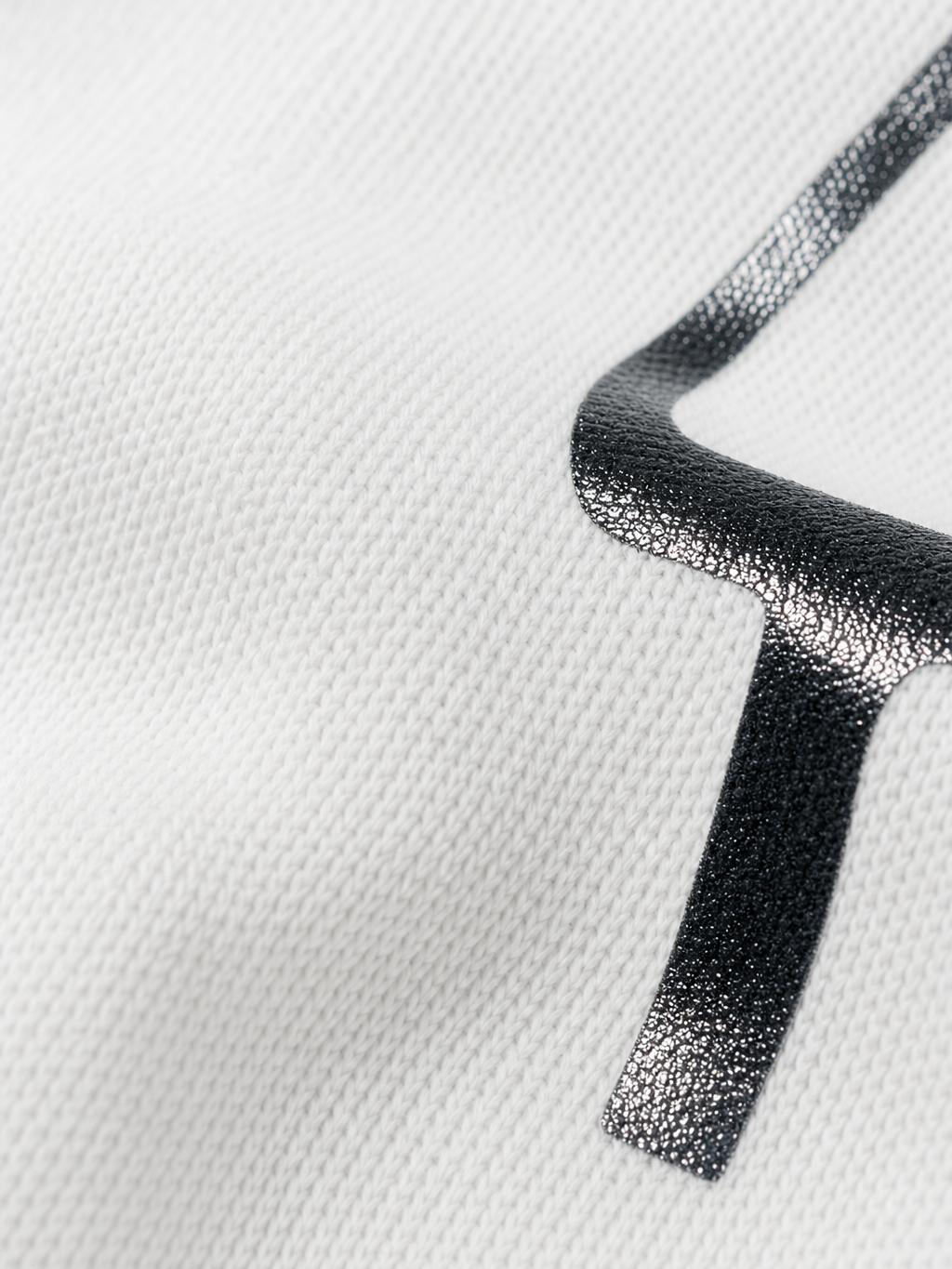 BE AUTYST RAW OVERSIZED MEN POWDER White POLO QUARTER ZIP T-SHIRT – close-up detail