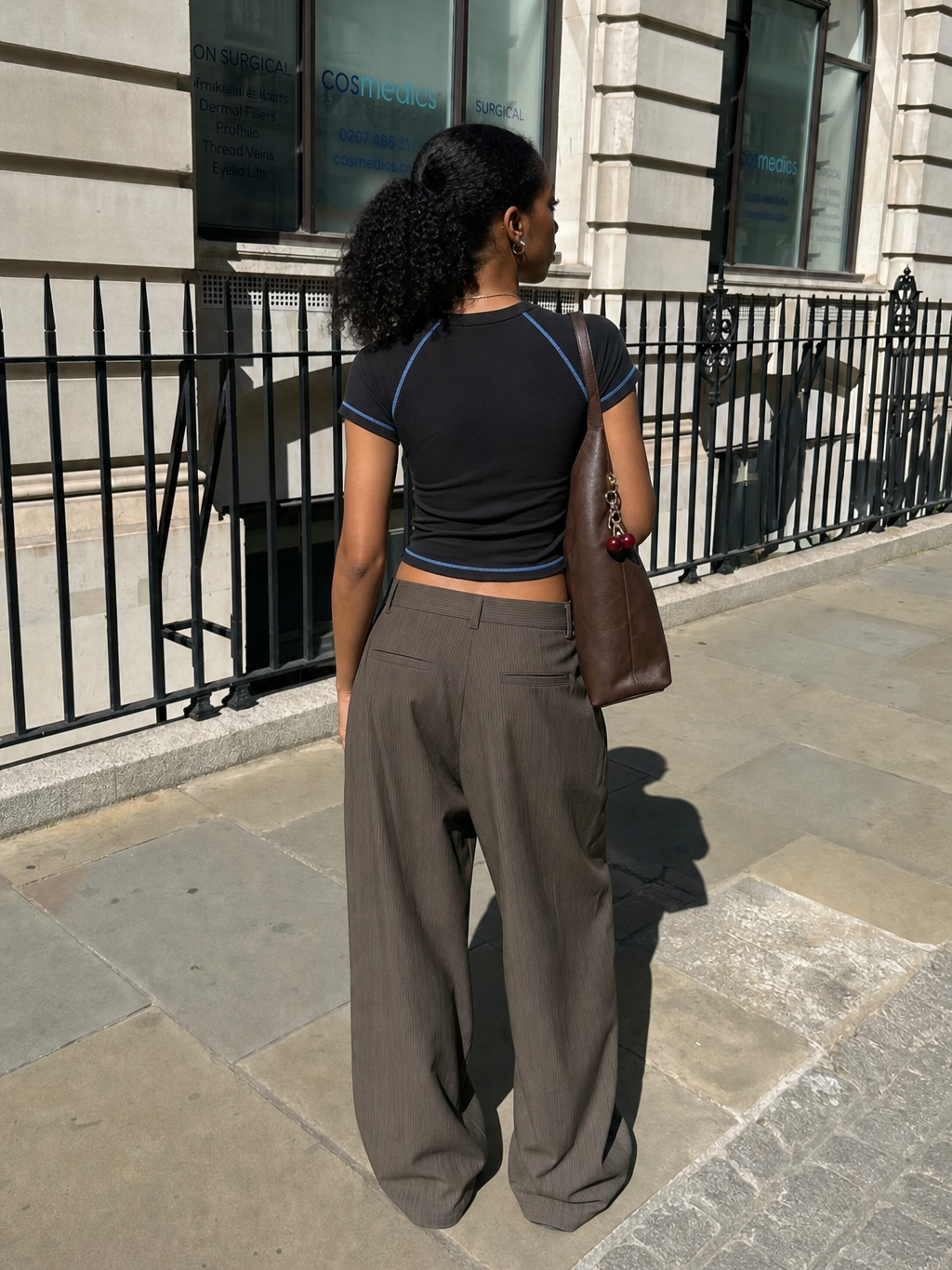 Be Autyst Contrast Thread Black Top – model back