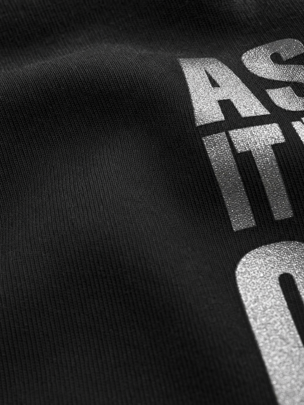 Beautyst Shadow Move Black T-shirt – close-up detail