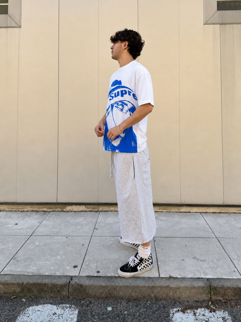 Be Autyst Billie Icon White T-Shirt – model front