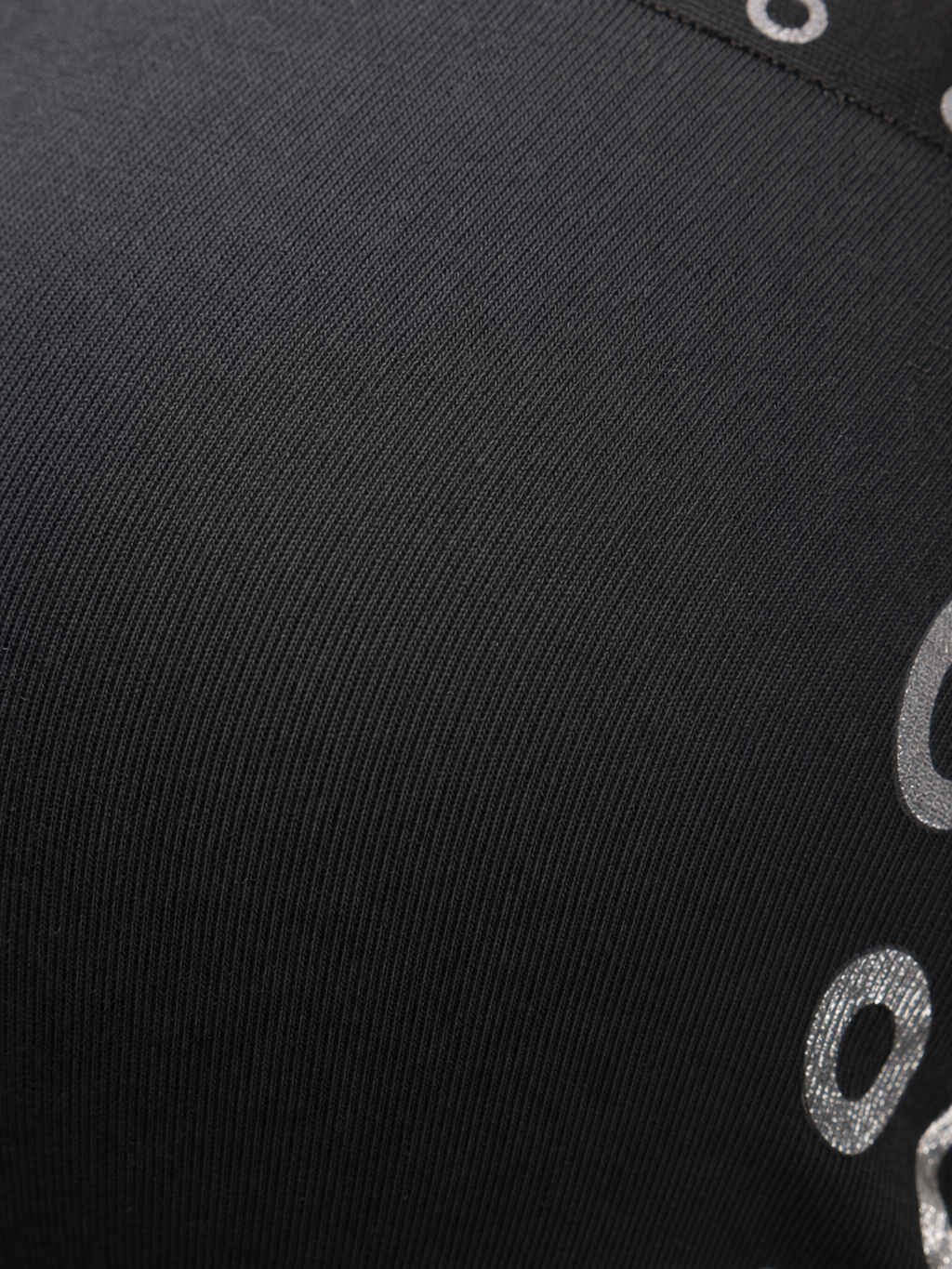 Be Autyst Gen Black Top – close-up detail