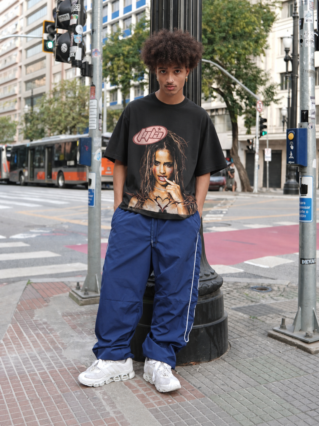 Be Autyst Tyla Legacy Black T-Shirt – model front