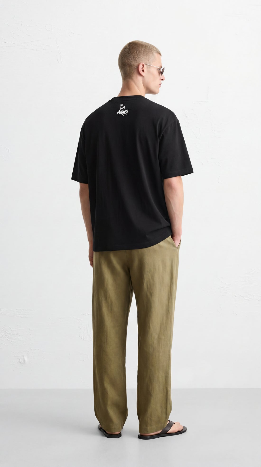 404 BE AUTYST BLACK T-SHIRT – model back