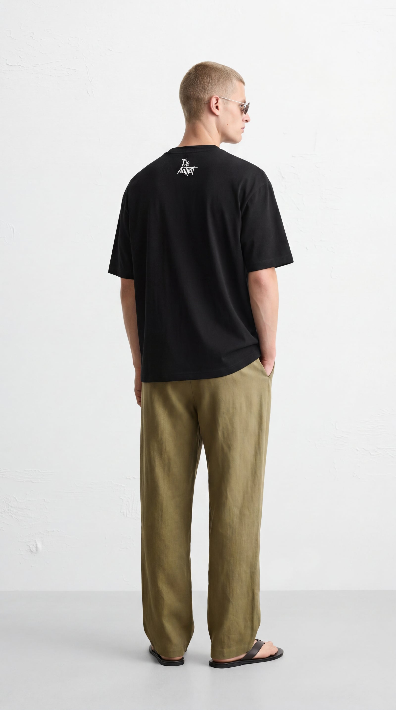 404 BE AUTYST BLACK T-SHIRT – model back